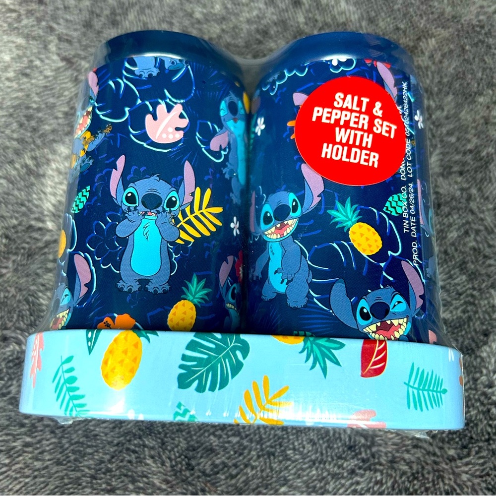 Disney Stitch Salt 🧂 & Pepper Set With Holder, New & factory Sealed